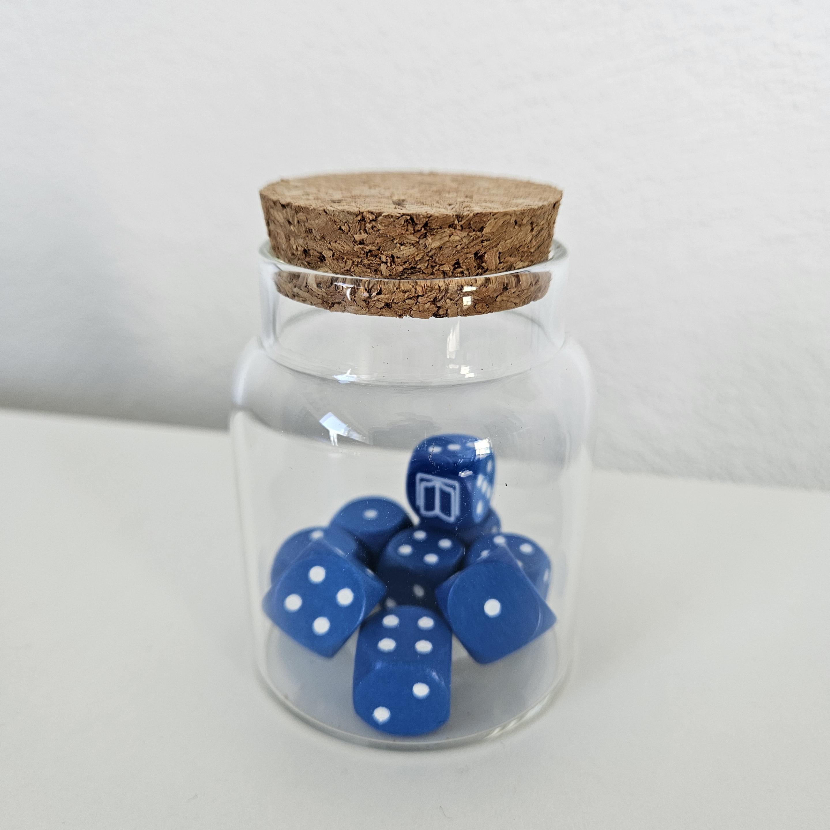 Glasfläschen mit Korken von Ib Laursen